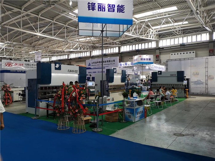 雙伺服泵控折彎機報價 雙伺服泵控折彎機報價